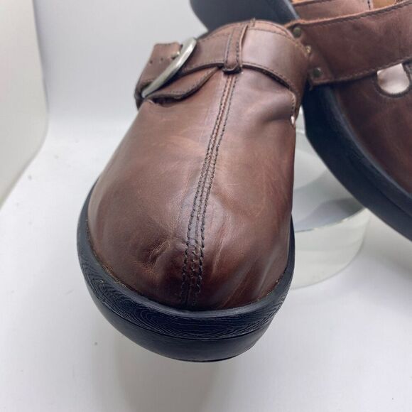 CROCS Women's 10 Brown Cobbler Buckle
Clog Mules Shoes Leather Sandals - Picture 2 of 11